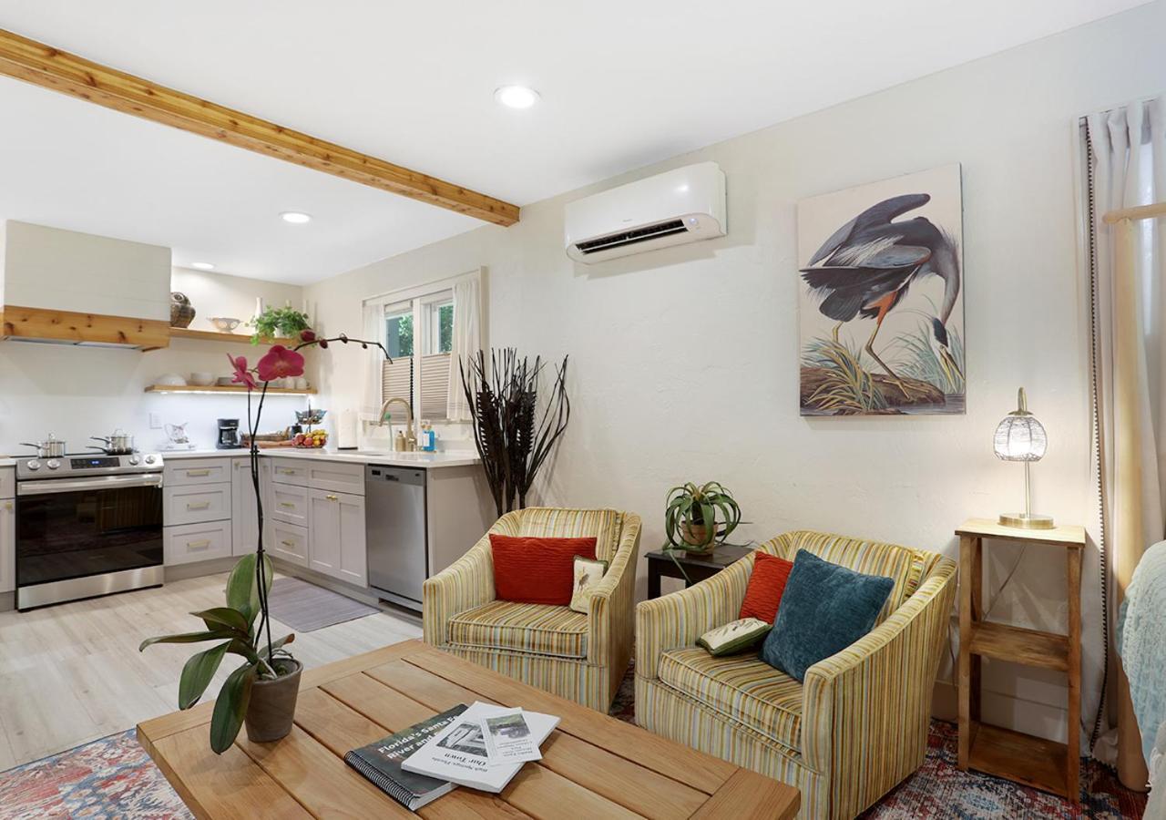 The Poe - Stylish In Downtown Apartment *
